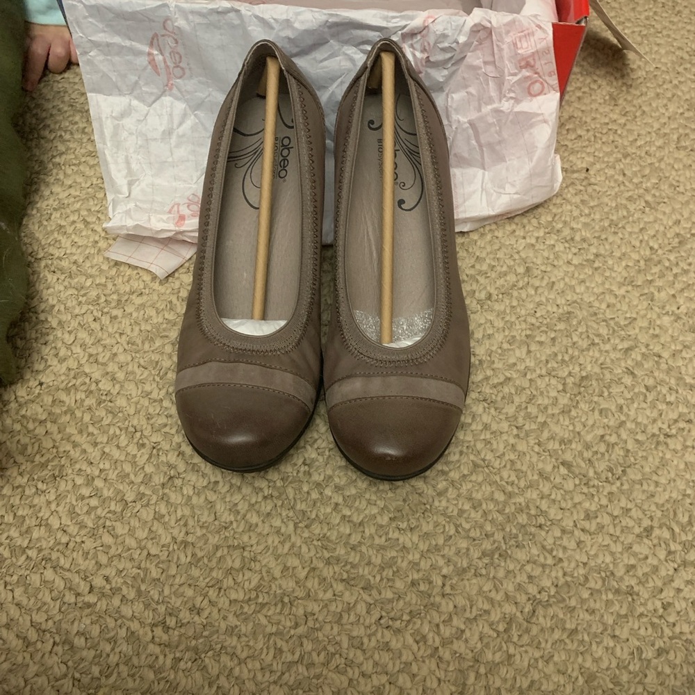 Abeo Women's Taupe Leather Heels sz 6